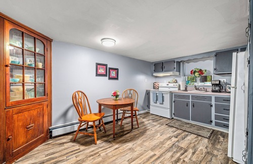 Aston Apartment | The Rootstock Ranch