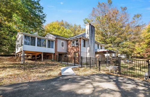 Aston Apartment | The Rootstock Ranch