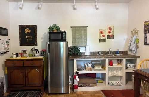 Glen Rose Apartment | The Rosa Linda 2 blocks to Historic Downtown Square. Centrally located.