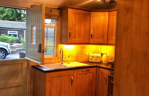 Billingshurst Apartment | The Rose Cottage