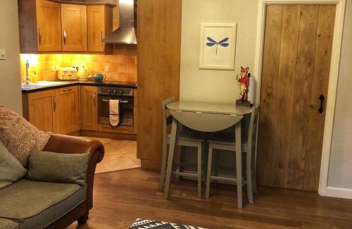Billingshurst Apartment | The Rose Cottage