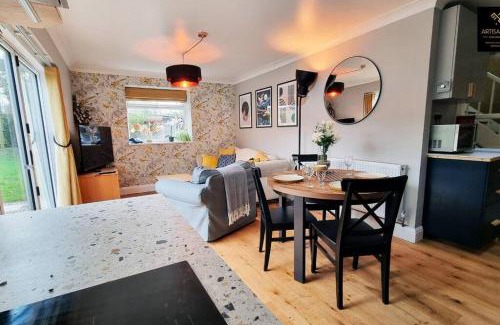 Basildon House | The Rose Garden of Basildon in the Heart of Basildon by Artisan Stays I Weekly or Monthly Stay Offer I Pvt Parking I Sleeps 6