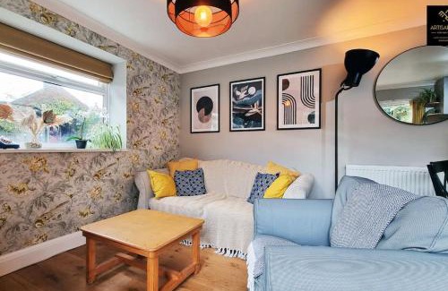 Basildon House | The Rose Garden of Basildon in the Heart of Basildon by Artisan Stays I Weekly or Monthly Stay Offer I Pvt Parking I Sleeps 6