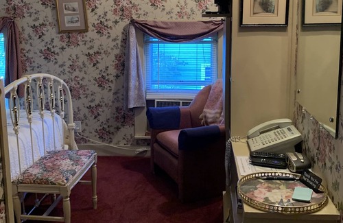Brockport Bed & Breakfast | The Rose Room at The Victorian
