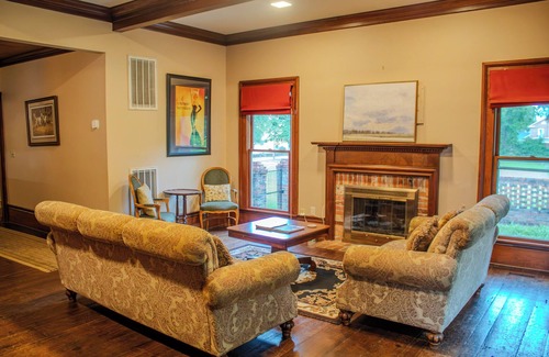 Clinton Apartment | The Rose Room - Charming Private Room w/Ensuite Bath in Historic Downtown Home
