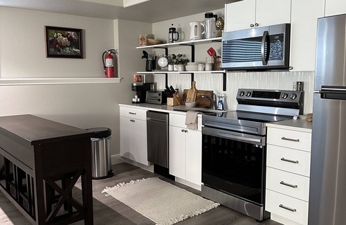 College Place Apartment | The Rosebud - Sleeps 2 - Newly Renovated - 3 miles from Downtown Walla Walla