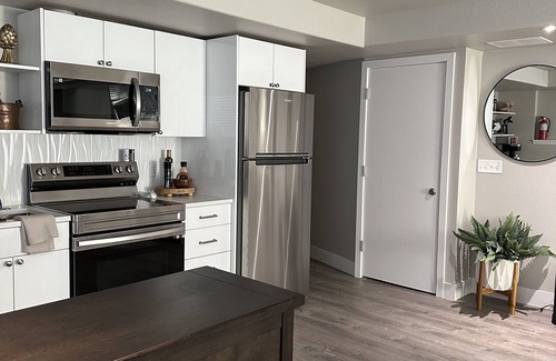 College Place Apartment | The Rosebud - Sleeps 2 - Newly Renovated - 3 miles from Downtown Walla Walla