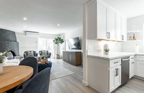Beach Barber Tract Condo | The Rosemont - A La Jolla Gem Just 2 Minutes Walk to Beach