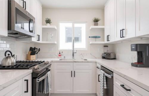 Beach Barber Tract House | The Rosemont III - La Jolla Luxury