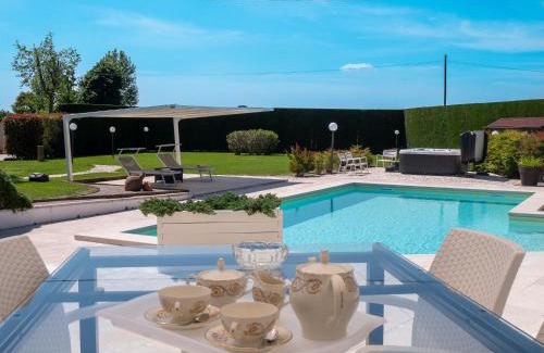 Cavarzere Apartment | The Roses House vicino Chioggia, Sottomarina e Venezia