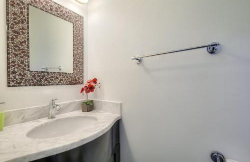 Thornhill Villa | The Rosewood 1 Bedroom Basement Retreat