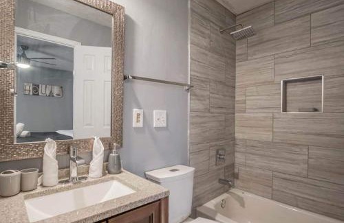 Conyers House | The Rosewood Townhouse - 10 mins to horse park