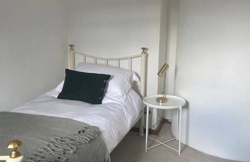 Middleton Cheney Cottage | The Round House - An unusal countryside cottage.