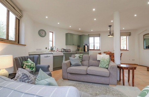 Middleton Cheney Cottage | THE ROUND HOUSE, family friendly, with a garden in Chacombe