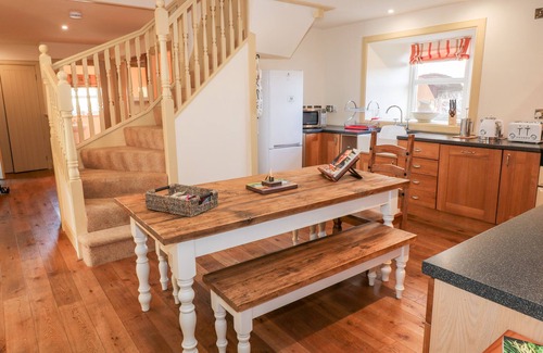 Auchterarder Cottage | THE ROUNDHOUSE, family friendly, luxury holiday cottage in Blackford
