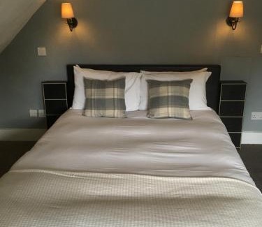 Henley-on-Thames House | The Row Barge Henley