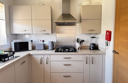 Kinghorn Cottage | The Rowan Nook - sleeps 6 guests in 3 bedrooms