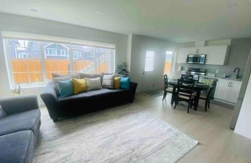 Colwood Apartment | The Royal Bay Escape: Cozy 2 bedrooms garden suite