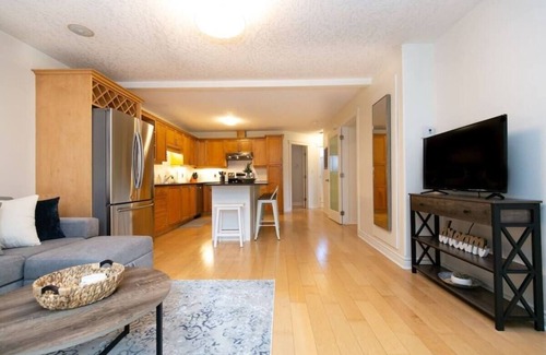 Colwood Apartment | The Royal Bay Getaway