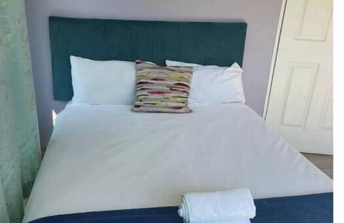 Bulawayo Bed & Breakfast | The Royal Bothy. Serene, secure and central 3-bed BnB in Selborne Park Bulawayo