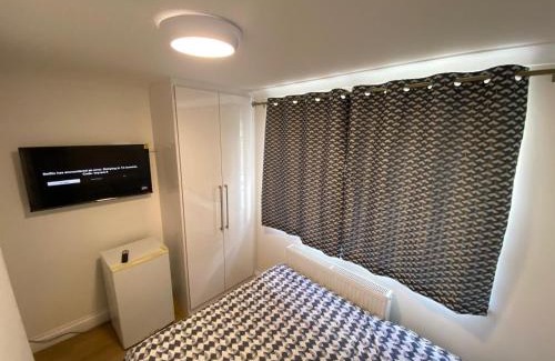 Yeading House | THE ROYAL BOUTIQUE HEATHROW LODGE by LONDON SLEEP 10