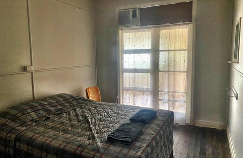Tambo Hotel | The Royal Carrangarra Hotel