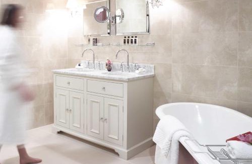 Upper Town Hotel | The Royal Crescent Hotel & Spa