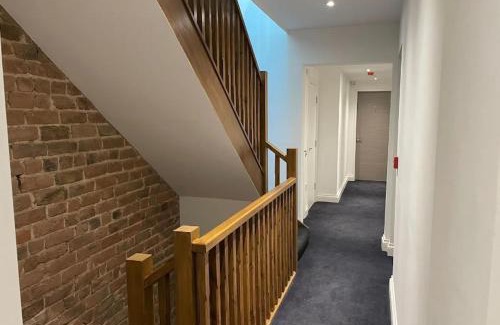 Vauxhall Hotel | The Royal Crest