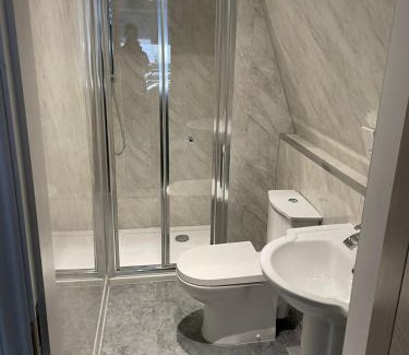 Vauxhall Hotel | The Royal Crest