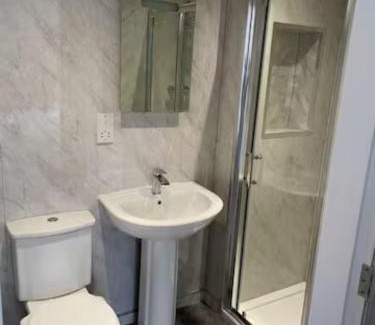 Vauxhall Hotel | The Royal Crest