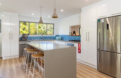 Elizabeth Beach House | The Royal Cuban - Pacific Palms Holidays