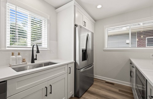 Royal Oak House | The Royal Hideaway - Your Stylish Retreat in Royal Oak!