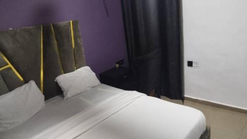 Mosogar Hotel | The Royal Hotel