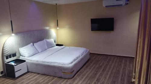 Mosogar Hotel | The Royal Hotel