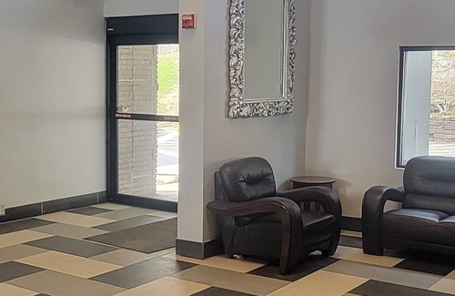 Akron Hotel | The Royal Inn & Suites
