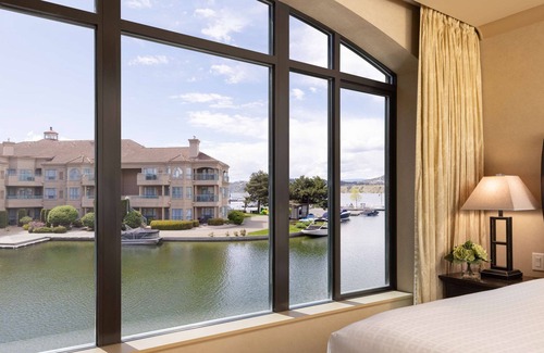 Kelowna Central Business District Hotel | The Royal Kelowna