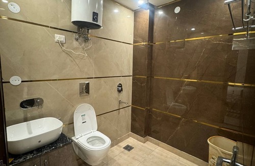 East of Kailash Hotel | The Royal Oakes