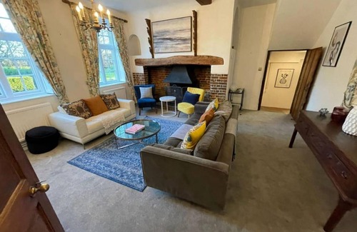 Princes Risborough House | The Royal Retreat -Elegant 7BDR with Garden