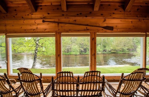Grayling Cabin | The Royal Stag Lodge - Riverfront on the Au Sable