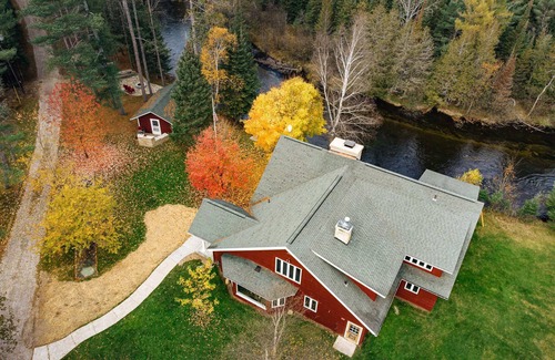 Grayling Cabin | The Royal Stag Lodge - Riverfront on the Au Sable