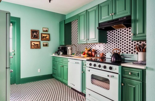 Wesley Heights Apartment | The Royal Treatment.