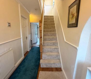 Little Hay House | The RS Inn Cozy Homestay Premium Private Rooms With Parking Near Birmingham Airport, Lake Park For Solo, Couples & Family