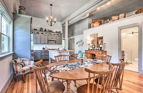 Defiance Apartment | 'The Ruebling House': Bright, Modern, & Renovated!