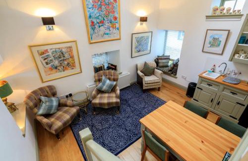 Falkland Bed & Breakfast | The Ruin Luxury B&B