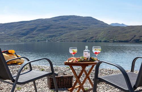Ullapool House | The Ruin - Wood fired hot tub - Lochside - Dog friendly