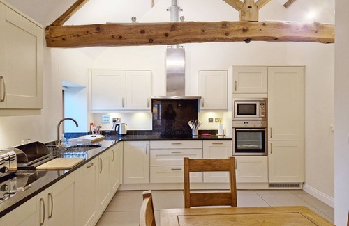 East Lavant Cottage | The Run, West Lavant - a barn conversion that sleeps 4 guests in 2 bedrooms