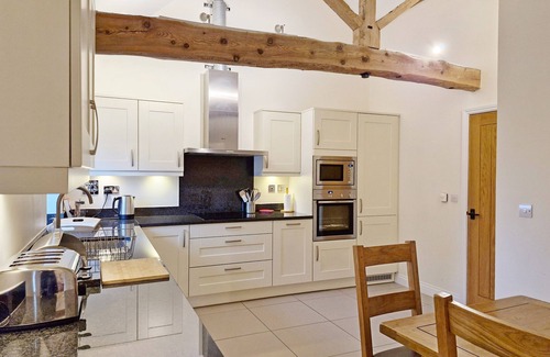 East Lavant Cottage | The Run, West Lavant - a barn conversion that sleeps 4 guests in 2 bedrooms