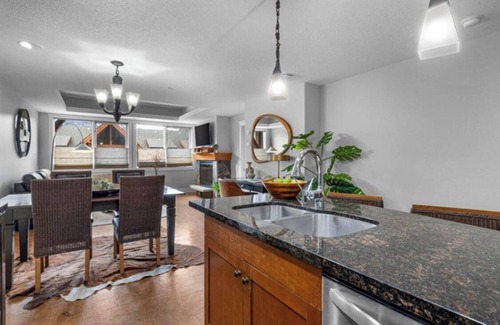 Canmore Condo | The Rundle Rock Retreat - Luxurious~Mountain Views