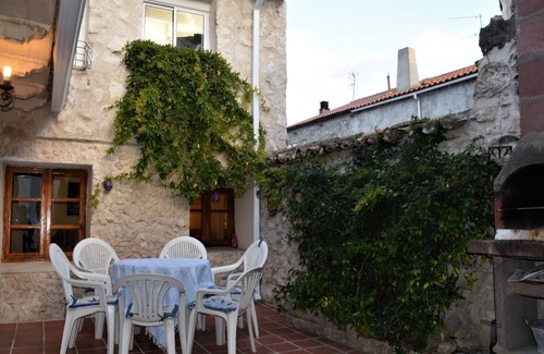 Montemayor de Pililla House | The Rural House "El Camino" located in a building of more than one hundred years