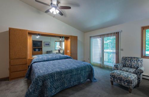 Baileys Harbor Apartment | The Rushes